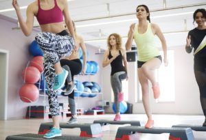 step aerobics in health club GZYMY5M 1 300x205